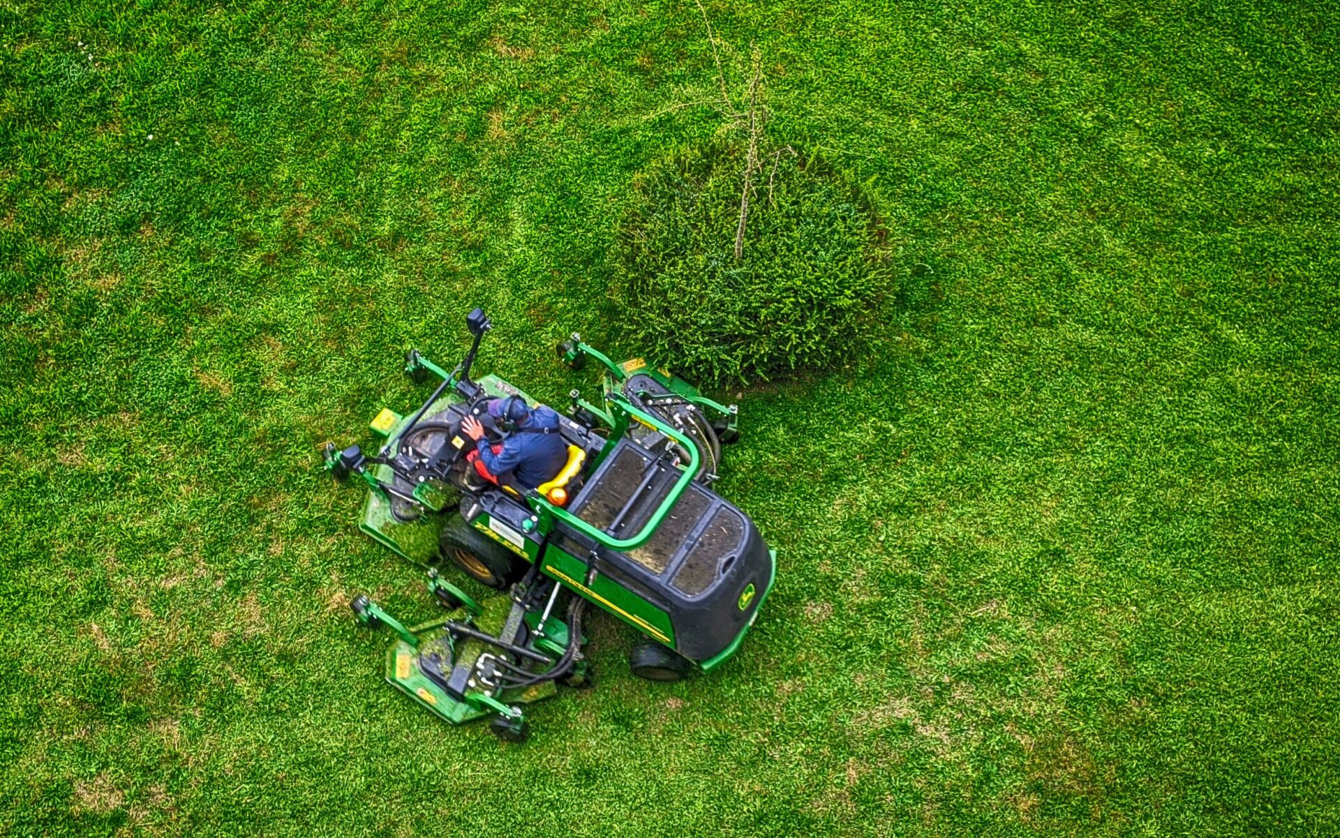 landscaping propane mower grass